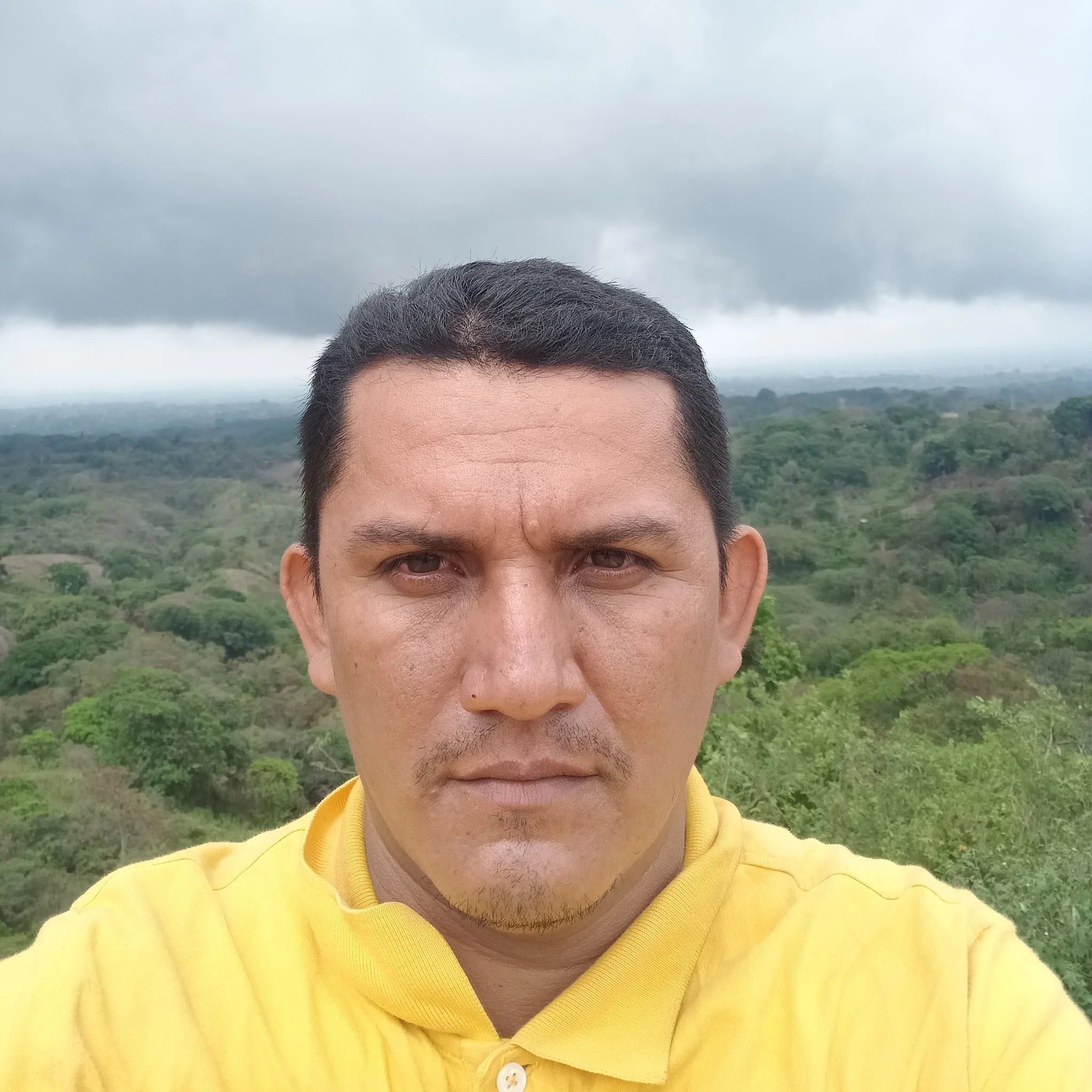 <em>Estuardo</em>